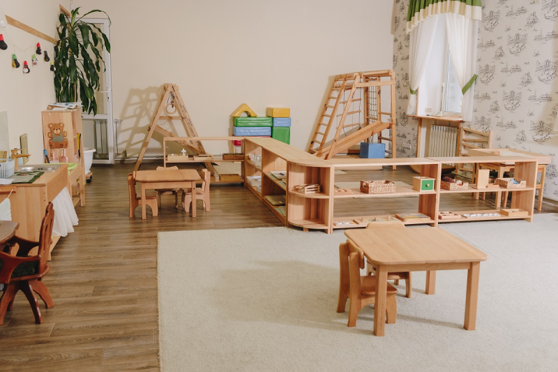 Comparing Montessori and Traditional Education for Your Child